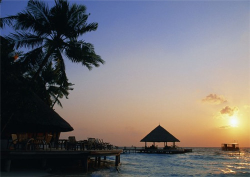 开理发店还是奶茶店好呢女生，开理发店还是奶茶店好呢